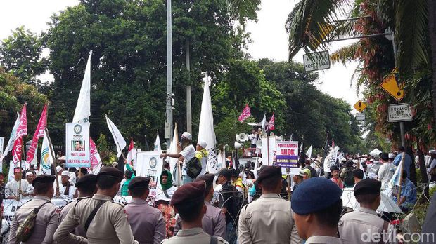 Demonstran pembela Ahok