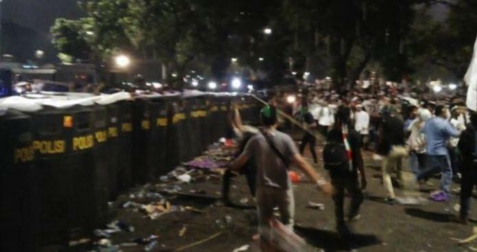 Demonstran Pembela Agama Islam