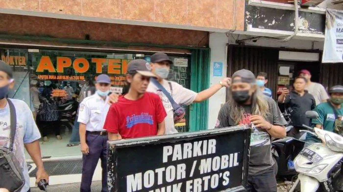 Pria Terpaksa Mencuri Kebutuhan